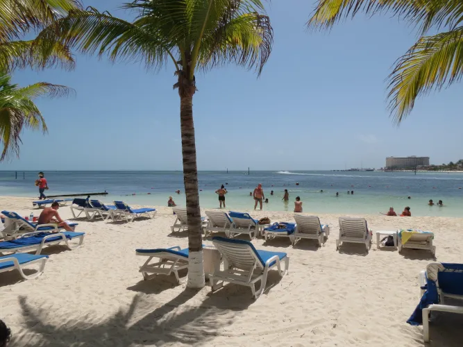 Thumbnail Exotic Beach Destination: Cancun by Amazing-Edu2023