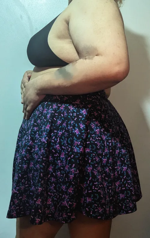 Thumbnail throw-y0r-m0ther Stuns in a Skirt Outing | BBW
