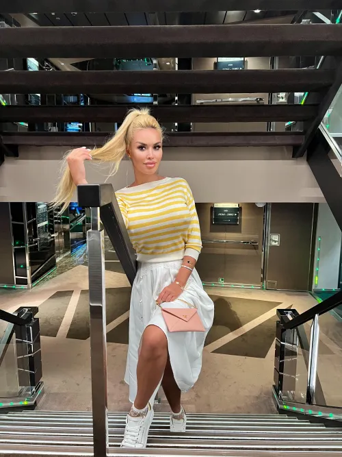 Thumbnail Charming Blonde Girls with Cute Ponytails: A Delightful Look