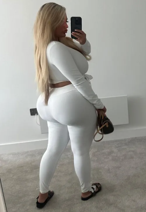 Thumbnail Offthabat's BBL Pawg from Manchester - A Must-See | BoltedOnBooty