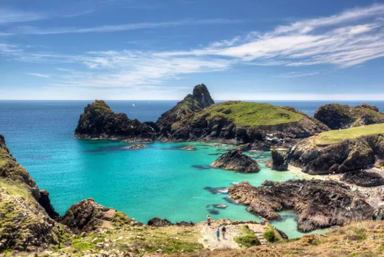 Thumbnail Kynance Cove UK: A Scenic Seaside Escape
