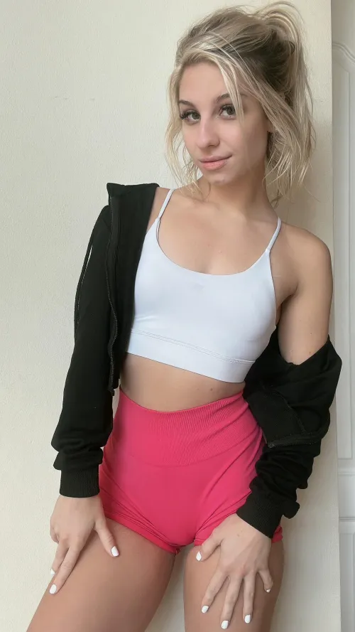 Thumbnail Revealing Bars and More in Yoga Pants - kaitlynrawr