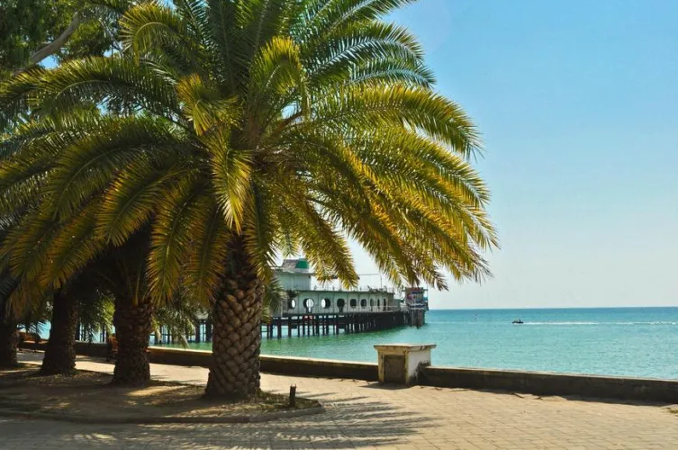 Thumbnail City Beach: Urban Escape by the Shore