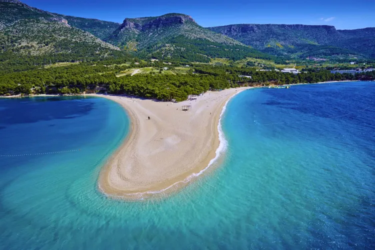 Thumbnail Zlatni Rat Croatia Beach: Nature's Masterpiece