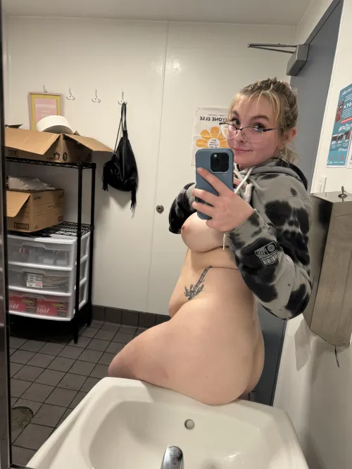 Thumbnail Unlock AwryNarwhal03's Exclusive Content on OnlyFans101!