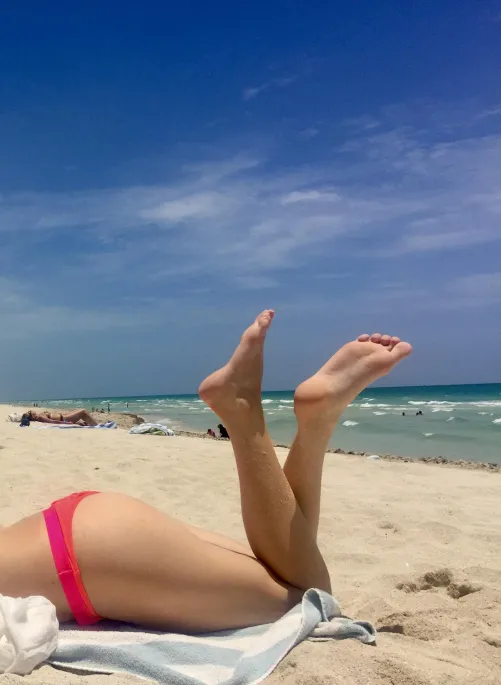 Thumbnail Beach Beauty: ACAB92's Guide to Beach Bums