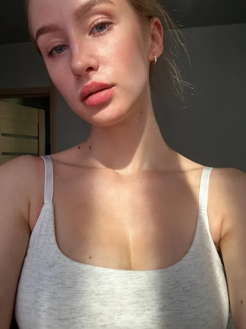 Thumbnail Waiting for Daddy: TongueCandyy's Playful Anticipation