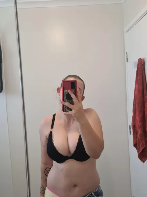 Thumbnail Hello So Lonely with foxyy0-0 | Explore OnlyFans101 Adventures