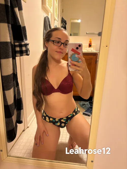 Thumbnail 48 Petite Smash or Pass Reviews | leahrose_12