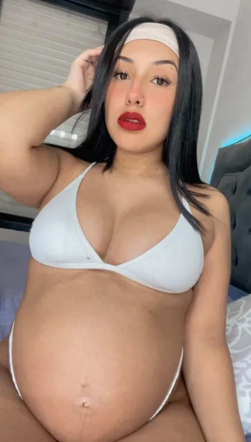 Thumbnail nicedirty's Playful Preggo Moment: Thong vs. Belly LOL