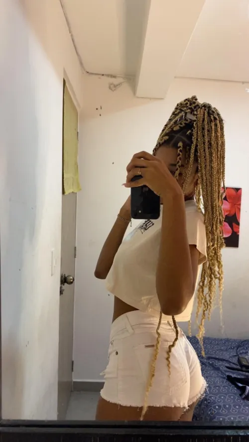 Thumbnail Playfully Spankable: DaisyDusk's Tempting Mirror Selfie Collection