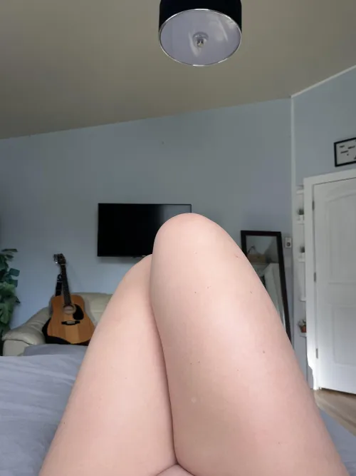 Thumbnail Reya_sunshine_'s Tempting Leg Opening Request on OnlyFans