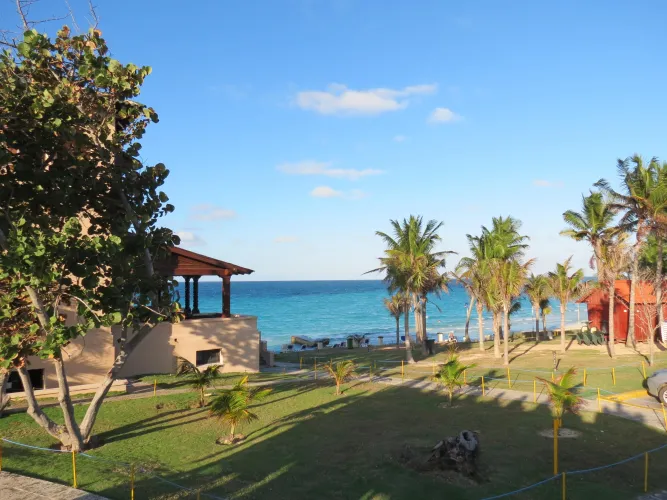 Thumbnail Varadero Beach: Sun, Sand, and Serenity