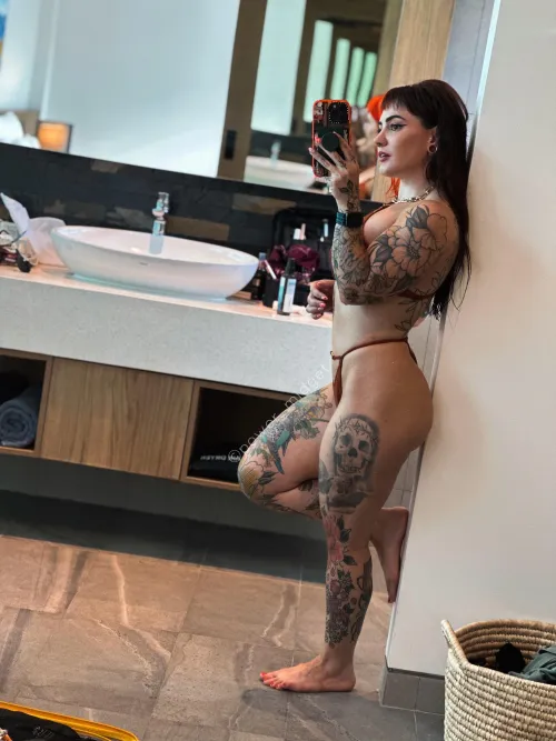 Thumbnail Discover the Cutie: power_midget's Charming Mirror Selfie Collection