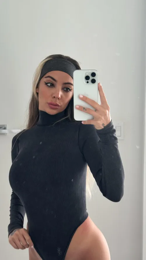 Thumbnail Mysterious Allure: juicy__pink__peachy's Captivating Mirror Selfie