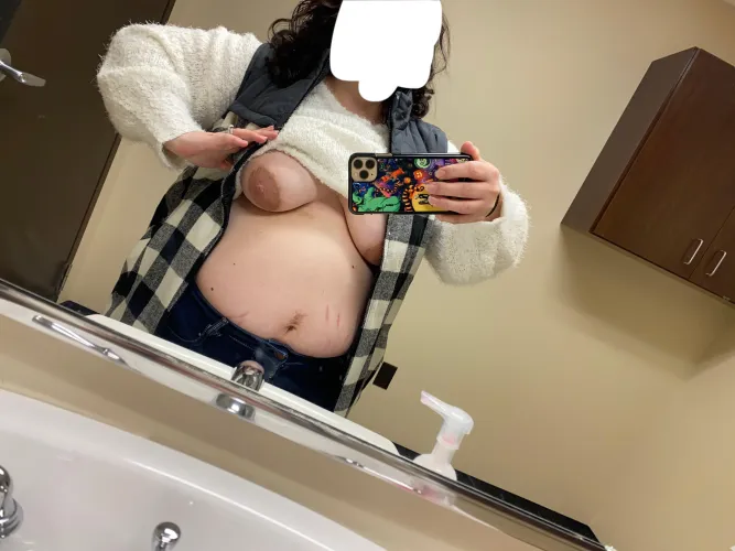 Thumbnail Own_Perspective_6391 Shares a Chubby Work Selfie