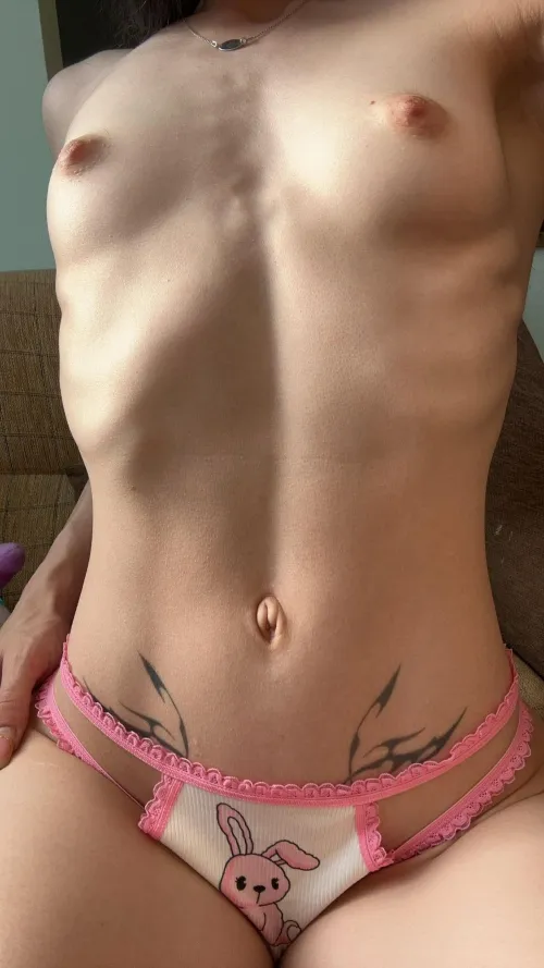 Thumbnail Effortlessly Charming: Isla_Lucinda's Smallboobs Appeal