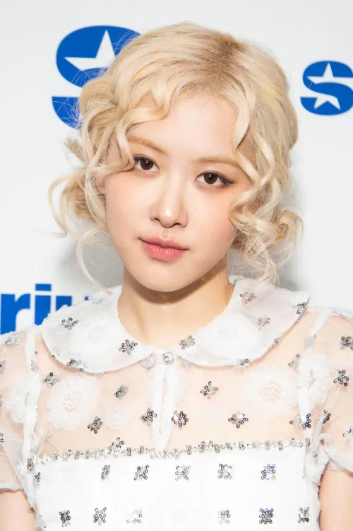Thumbnail Roseanne Park: Unveiling the Secrets behind the Star | CelebsGW