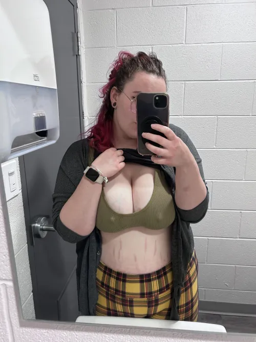 Thumbnail Sneaky Pics Lover: A Guide to Taking Spontaneous Photos by Thiccbitch3000