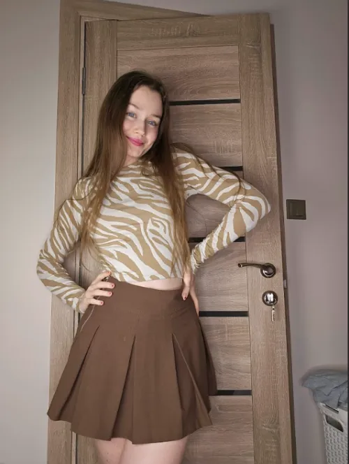 Thumbnail Outfit vs. Smile: Which is Shining Brighter? Insights from Patient_Cook_5767