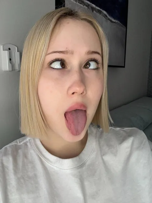 Thumbnail Tongue Play: Cmochar Invites You In | RealAhegao