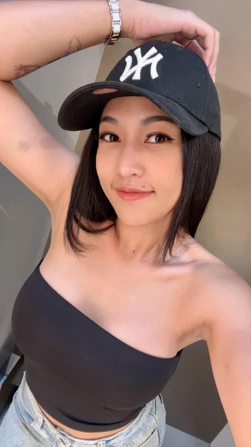 Thumbnail Feeling Cute and Confident: zetalliu in AsianHotties reveals