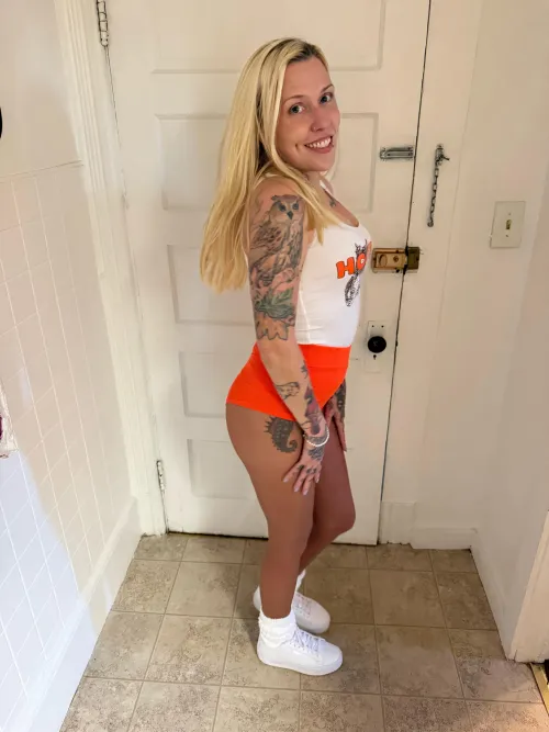 Thumbnail Britneyblade Shines in Hooters Girl Halloween Costume with Pantyhose