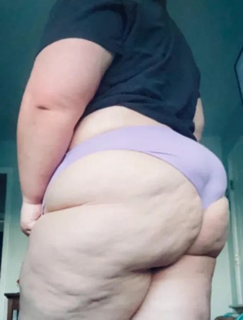 Thumbnail Roommate Fantasies: mmunch333's Intriguing Scenario | ssbbw