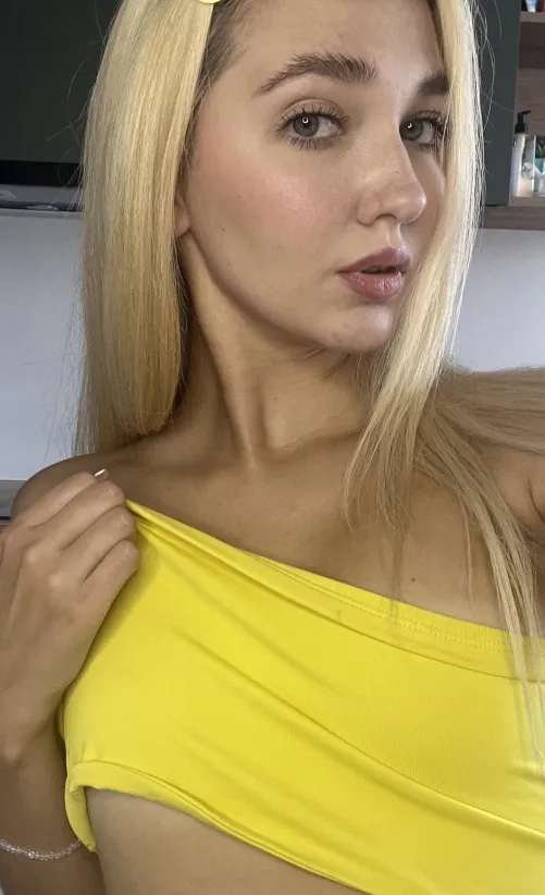 Thumbnail The Color of My New Top Is Stunning: Croptopgirls Style Revamp