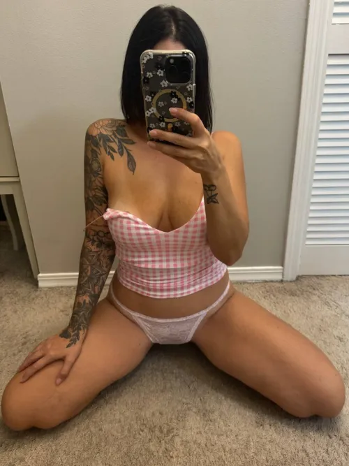 Thumbnail Embracing Brunette Beauty: Lessons from dirrtydiana1992