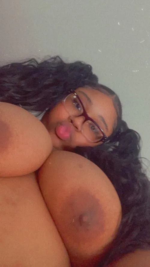 Thumbnail Free-Raccoon-4398 Makes a Bold Statement with 'Hey daddy' - BBW