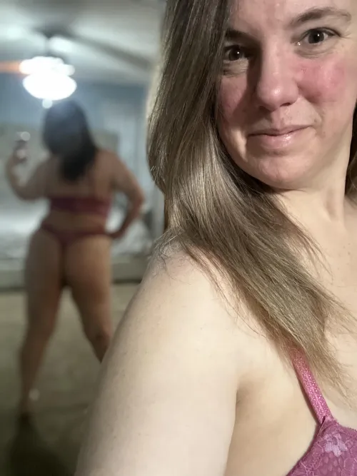 Thumbnail LassieCanon's Guide to Impressing Hubby's Friends as a Milf