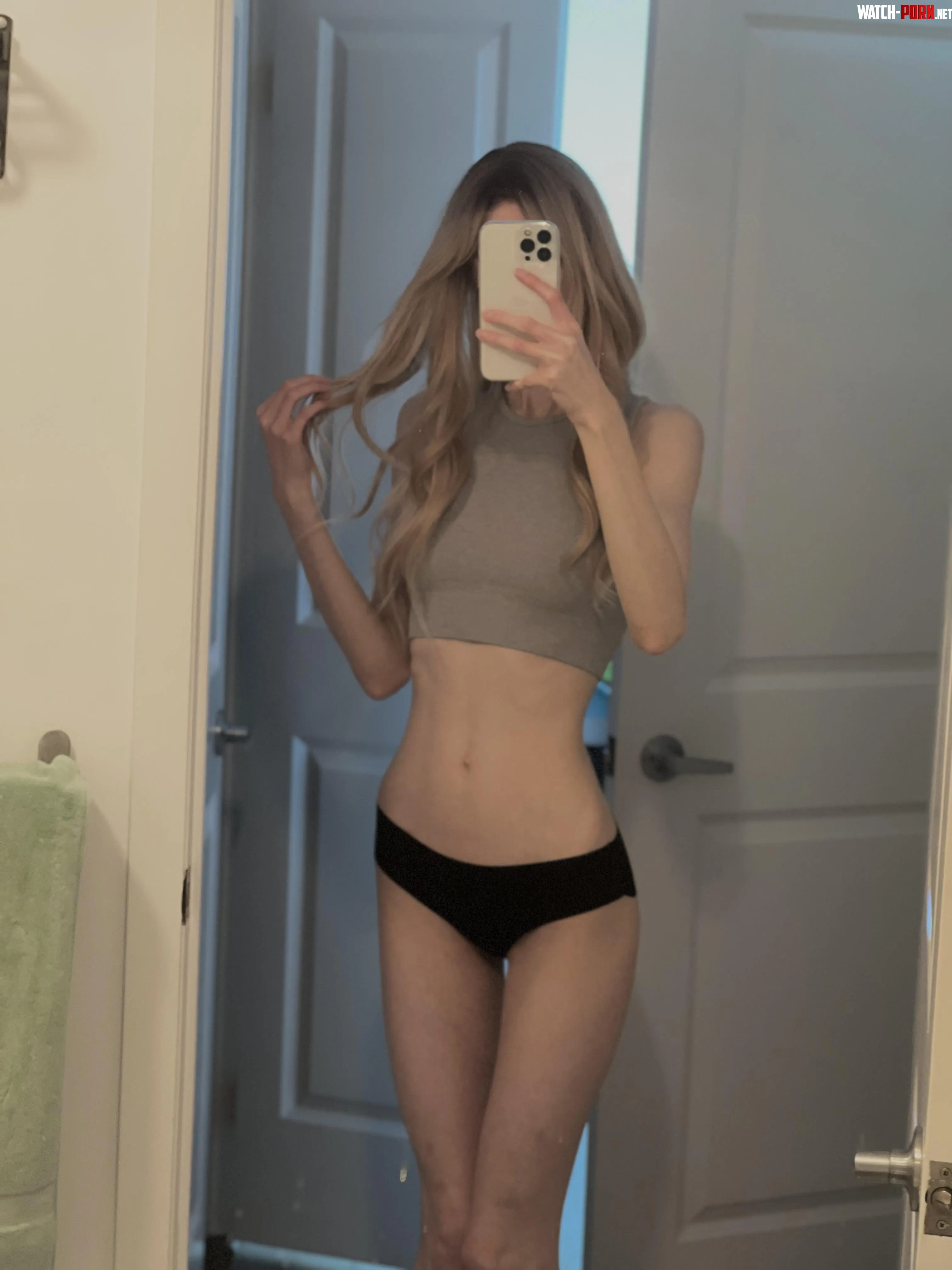 Mirror view  by SexyLinnea