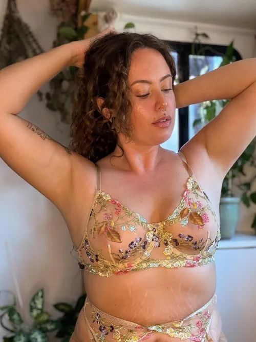 Thumbnail DivinelyElle's Hot Picks: InstagramHotties to Follow for Eye-Candy