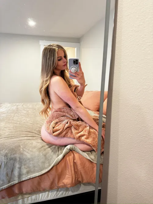 Thumbnail Weekend Retreat: Join briblossom for a Luxurious Stay on OnlyFans101
