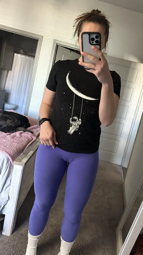 Thumbnail Cumwcourt: Love for Colors & Hot Girls in Yoga Pants