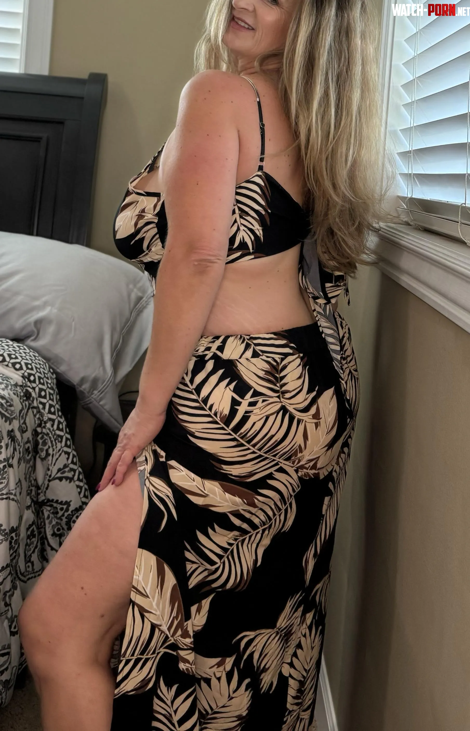 Curvy mom waiting for you to swing by by Mskd_Mistress
