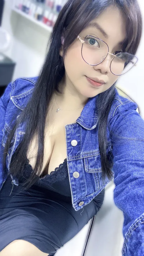 Thumbnail Dare to Ignore this Seductive Cleavage | SexyAzucena