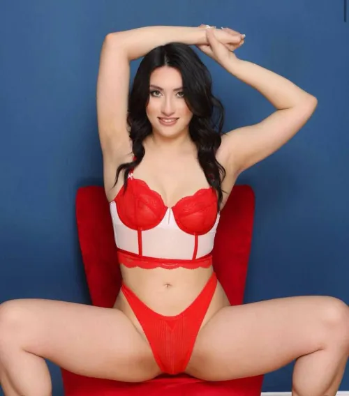 Thumbnail Kylie: Behind the Scenes in JustHotWomen Category