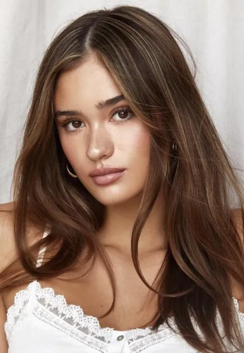 Thumbnail Explore the Beauty of Sophie Gabriella in Glamorous Photoshoots