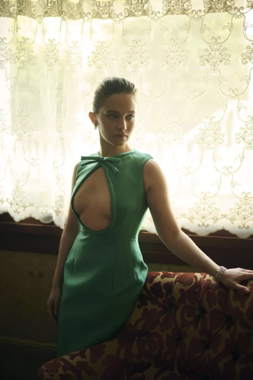 Thumbnail Cailee Spaeny: Exquisite Elegance Presented by Crazy_Ad_8354