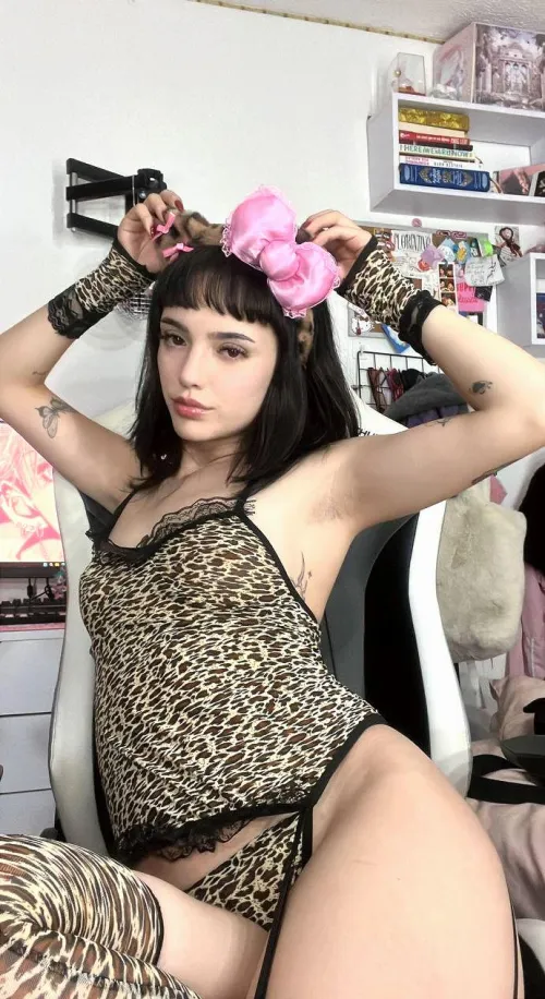 Thumbnail Captivating-Rose's Soft Armpits: Ready for Exploration