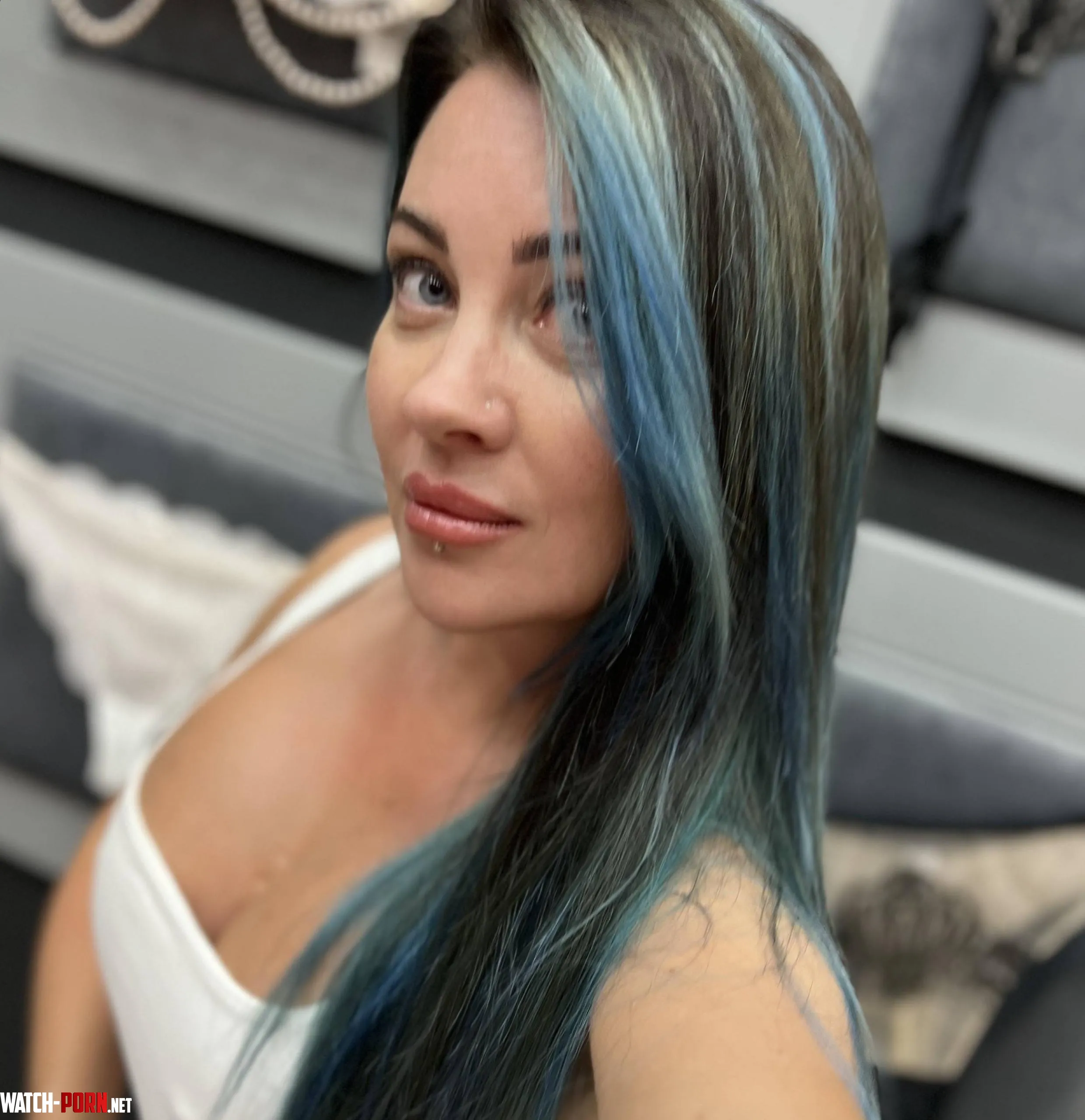 Took selfies with my new hair but I still cant get used to the color by SerenaLovesSweets