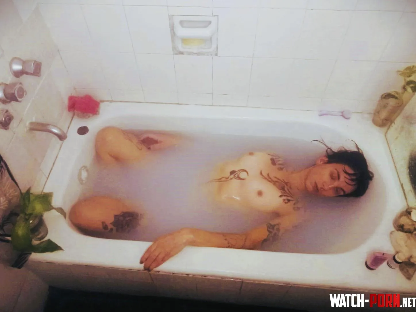 wet boobs by tuttifuckiingfrutti