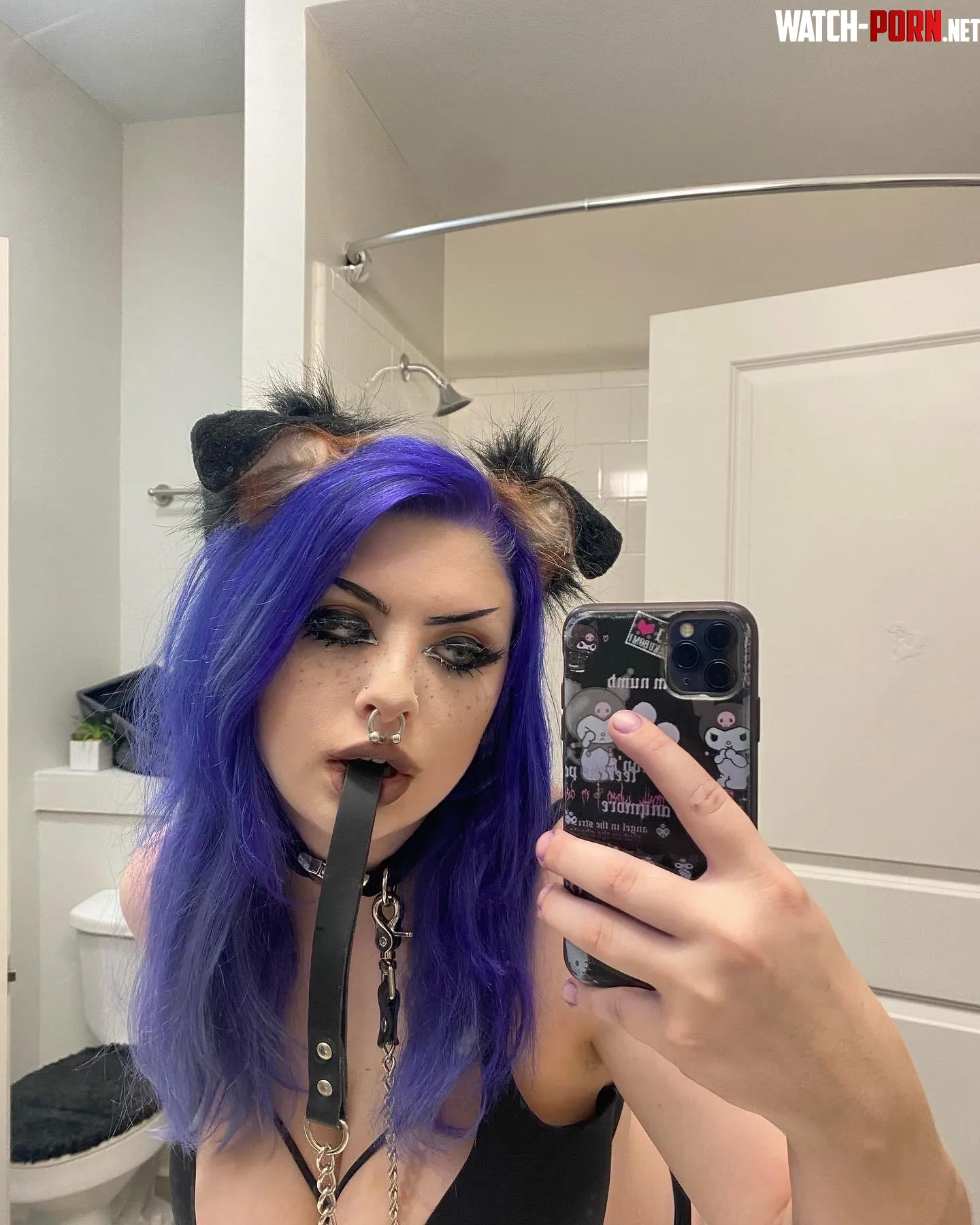 I want to show you the tricks this naughty doggy knows  by violenthomie