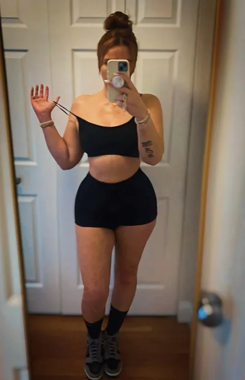 Thumbnail Satisfy Your Cravings with MilfyPresley on Snap and Telegram