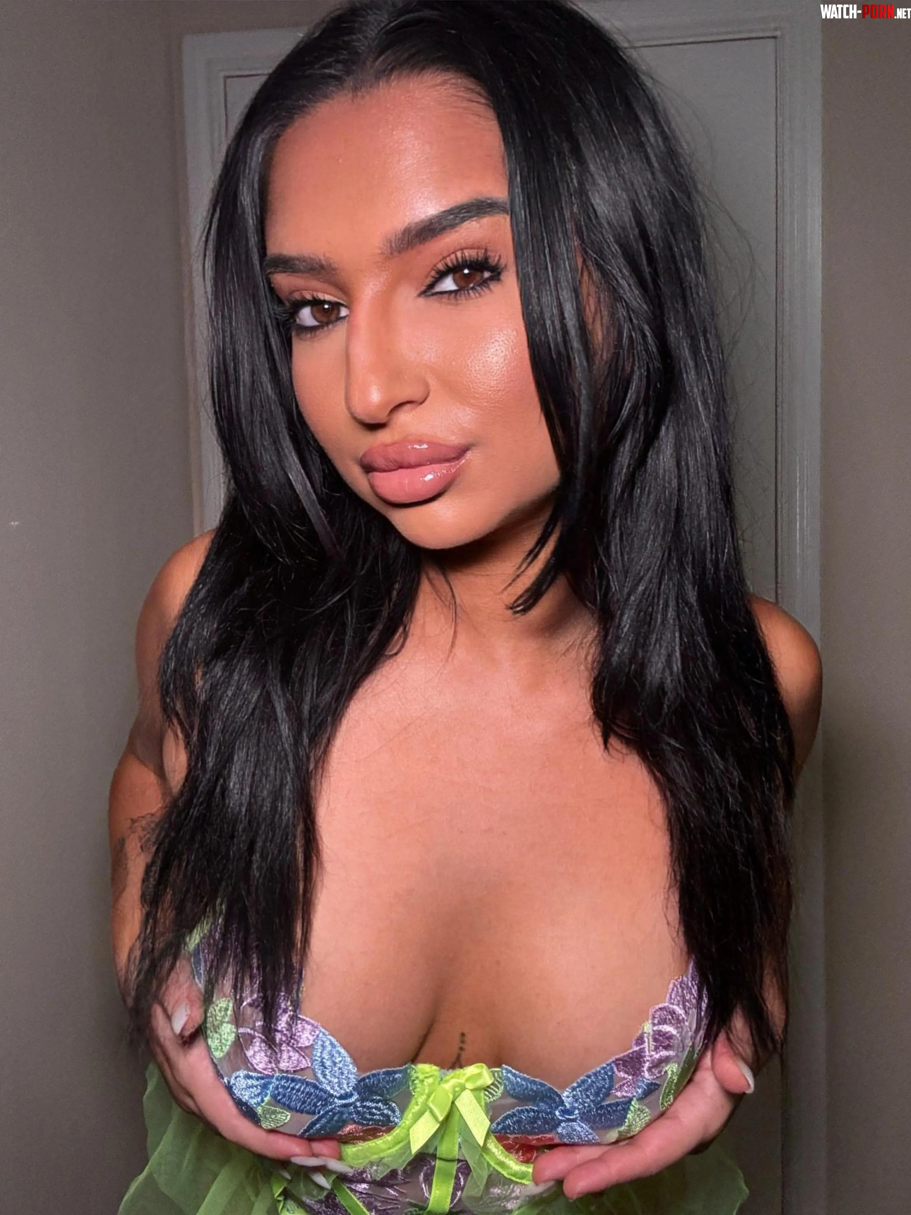 is a camslut like me worth dating Y or N by LavishJazz2