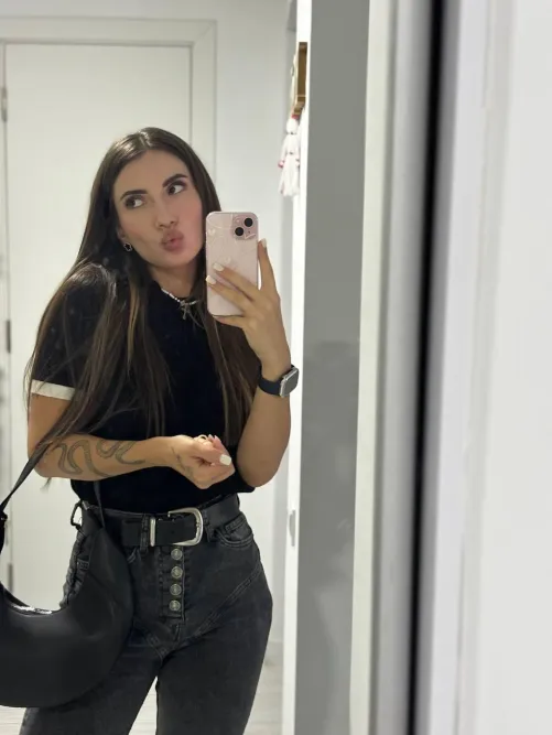 Thumbnail Sweet Kiss Mirror Selfie by RadiaxntMoonlight in MirrorSelfie Category