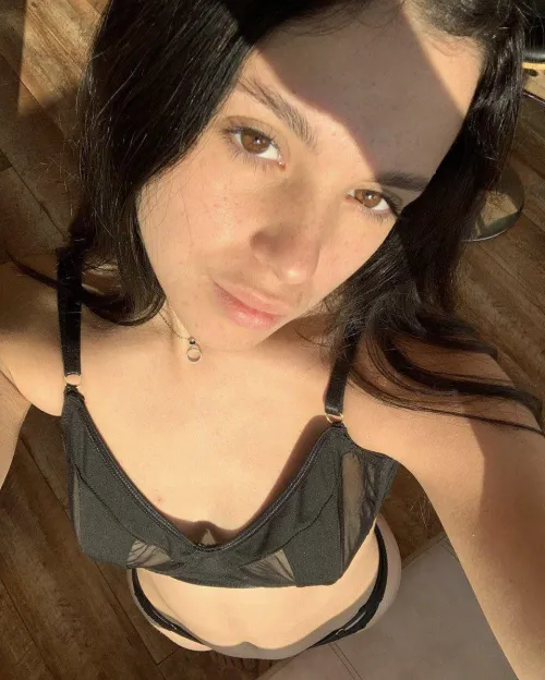 Thumbnail Fun-loving Brunettes: More Than Just Hair - emillysweett