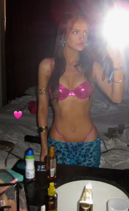 Thumbnail Redlioness03: Explore the Beauty of MirrorSelfies - Let's Go!